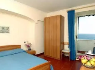 Konukevi Con Vista 2*